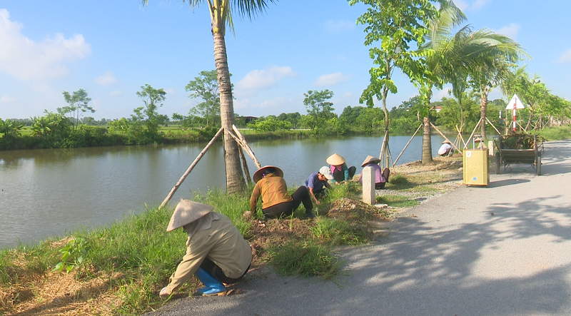 Xã Cẩm Ninh ra quân tổng vệ sinh môi trường