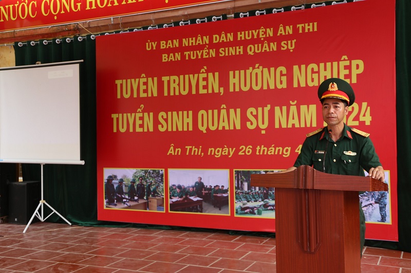 Trường THPT Phạm Ngũ Lão huyện Ân Thi tuyên truyền, hướng nghiệp tuyển sinh quân sự năm 2024