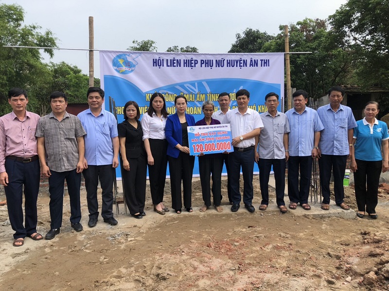 Hội LHPN huyện Ân Thi Khởi công xây nhà cho hội viên phụ nữ có hoàn cảnh khó khăn