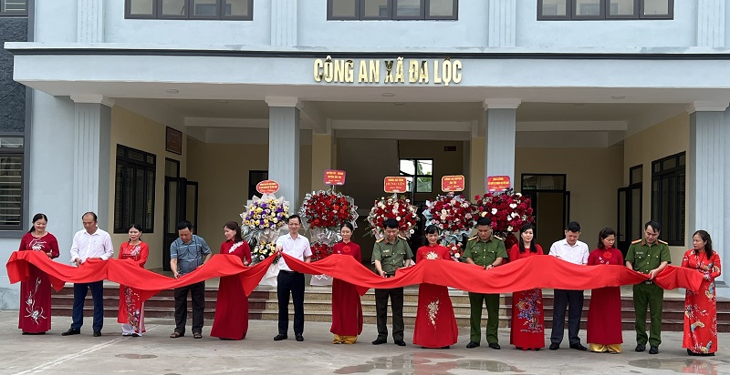 Khánh thành, bàn giao trụ sở làm việc Công an xã Đa Lộc và ra mắt mô hình “Bộ phận tiếp nhận và trả kết quả” của Công an huyện