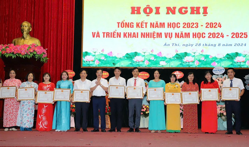 Phòng Giáo dục - Đào tạo huyện Ân Thi tổng kết năm học 2023 -2024, triển khai nhiệm vụ năm học 2024-2025