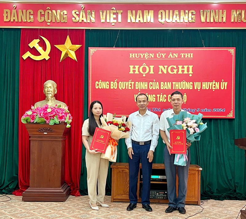 Hội nghị công bố các quyết định của Ban Thường vụ Huyện uỷ về công tác cán bộ