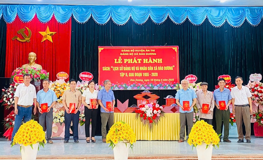 Đảng bộ xã Đào Dương:  Tổ chức Lễ phát hành cuốn lịch sử Đảng bộ và nhân dân xã Đào Dương, giai đoạn 1955-2020